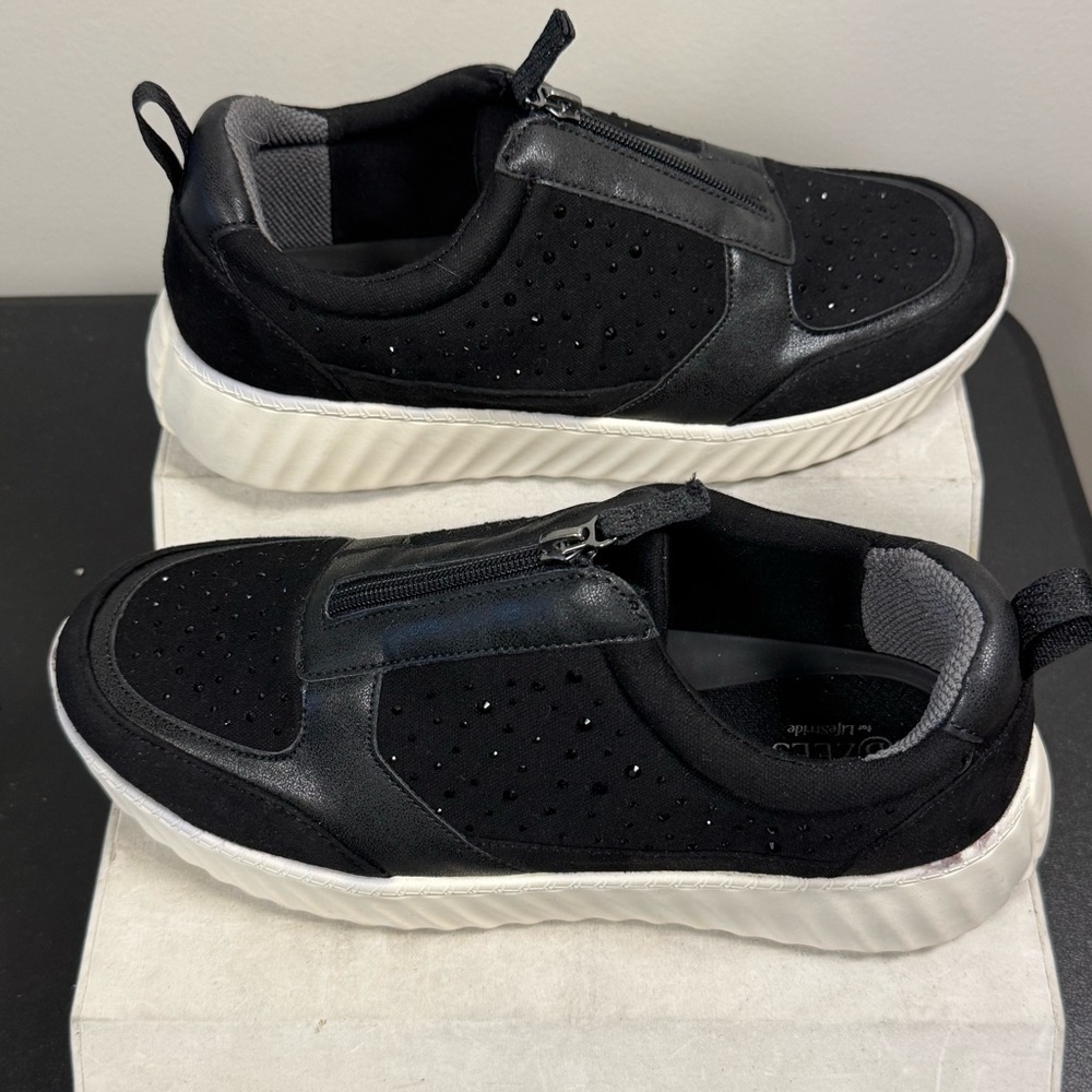 Bzees women’s Black sneakers with zipper top, size 10W, NWOT - Picture 3 of 10